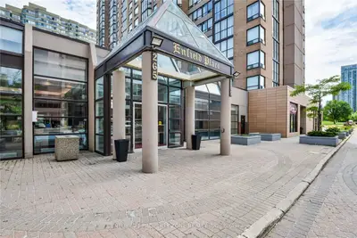 265 Enfield Place 206, Mississauga, On L5b 3y7