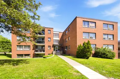 172 Berry Road 104, Toronto W07, On M8y 1w5
