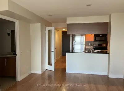 25 Viking Lane 658, Toronto W08, On M9b 0a1
