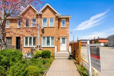 2138 Eglinton Avenue W, Toronto W04, On M6e 2k8