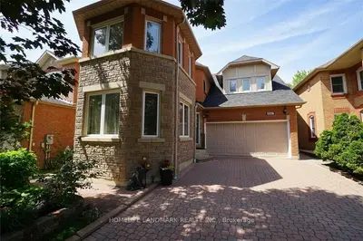 4887 Natkarni Crescent, Mississauga, On L5v 1l4