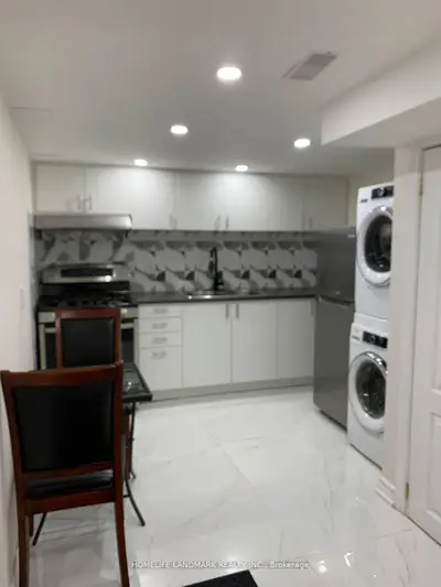4 Northumberland Street B, Toronto W02, On M6h 1p7