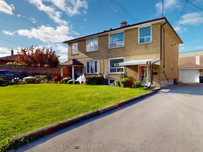 12 Sonnet Court, Toronto W04, On M6l 1j7