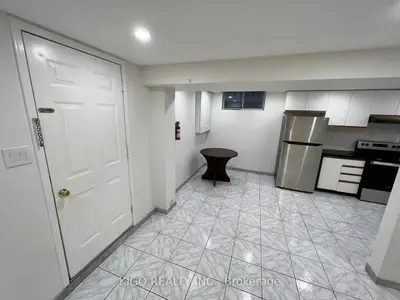 5907 Ladyburn Crescent Basement, Mississauga, On L5m 4v6