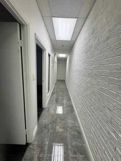 12 Bram Court 17-18, Brampton, On L6w 3v1