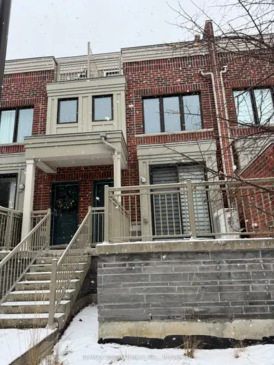 80 Eastwood Park Gardens 3, Toronto W06, On M8w 0b2