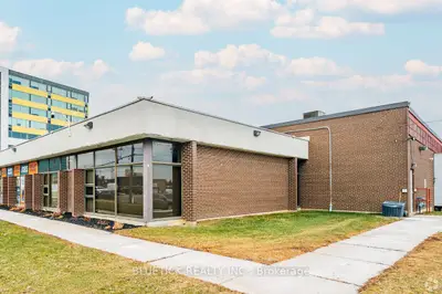 25 Tangiers Road 3, Toronto W05, On M3j 2b1