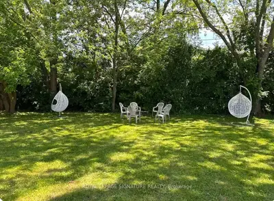 1350 Rebecca Street, Oakville, On L6l 1z4
