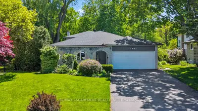 1393 Winglos Court, Mississauga, On L5c 1r2