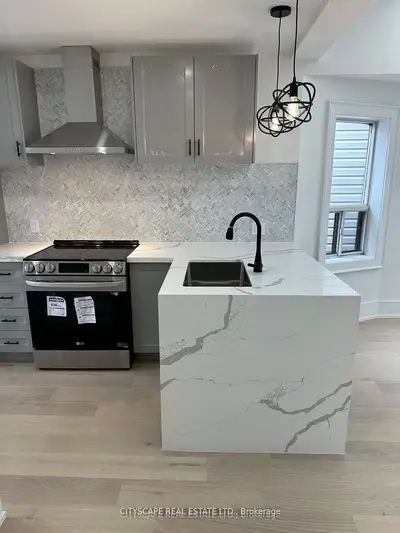 242 Christie Street, Toronto W02, On M6g 3b8