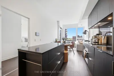 28 Ann Street 814, Mississauga, On L5g 0e1