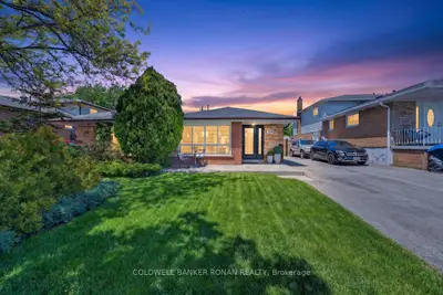 319 Thrace Avenue, Mississauga, On L5b 2b2
