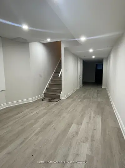 9 Humberstone Crescent, Brampton, On L7a 4c3