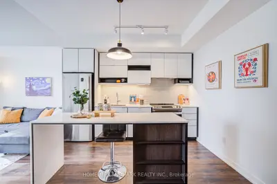 4065 Confederation Parkway 3901, Mississauga, On L5b 0l4