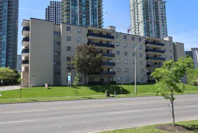33 Central Parkway W 203, Mississauga, On L5b 1l4