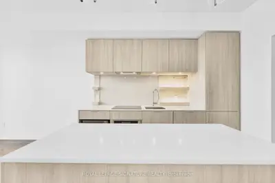 28 Ann Street 422, Mississauga, On L5g 3e1