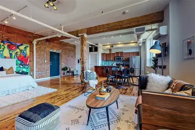 121 Prescott Avenue 11, Toronto W03, On M6n 3g8