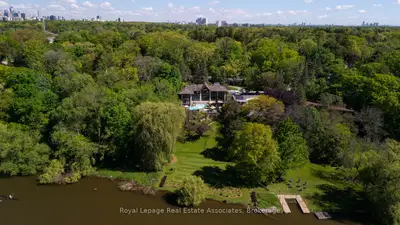 1510 Pinetree Crescent, Mississauga, On L5g 2s8