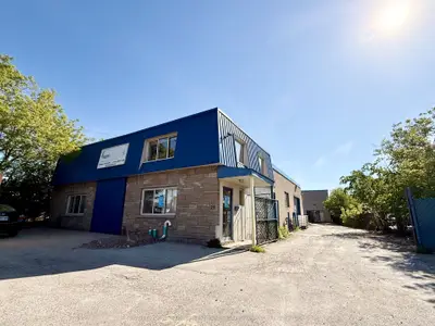 23-25 Connie Street, Toronto W04, On M6l 2h8