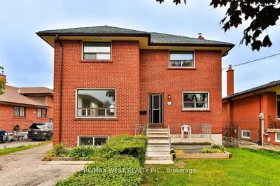 16 Upwood Avenue, Toronto, On M6l 3a5