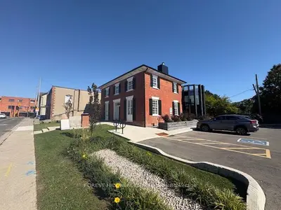 13 Thomas Street 2nd Level, Mississauga, On L5m 1y4