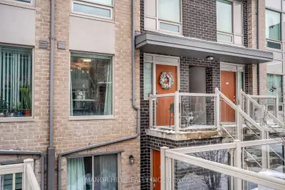 7 Applewood Lane 228, Toronto W08, On M9c 0c1