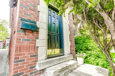 2 Larkin Avenue, Toronto, On M6s 1l8