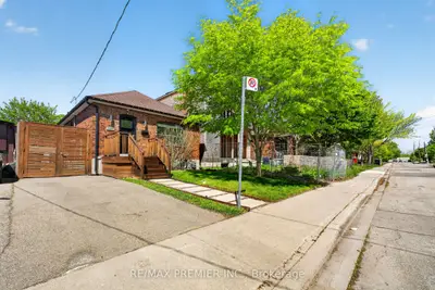 154 Fifth Street, Toronto W06, On M8v 2c7