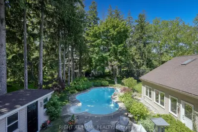 461 Lakeshore Road W, Oakville, On L6k 1g4
