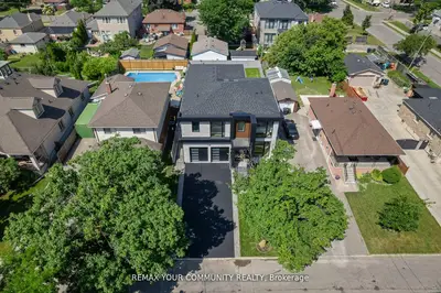 14 Ranwood Drive, Toronto, On M9n 3e9