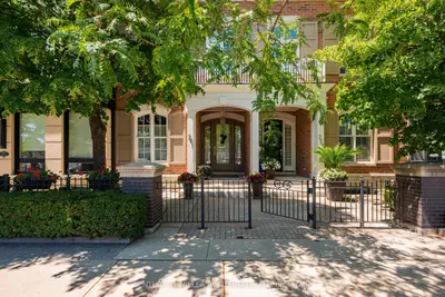 Att/Row/Townhouse in Oakville