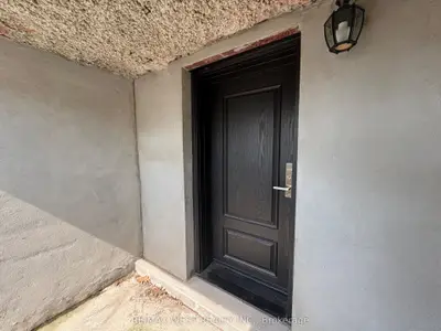 32 Harrow Drive Lower Level, Toronto, On M6m 2x3