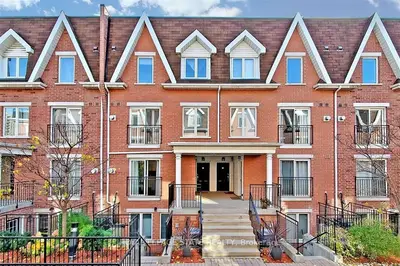 20 Laidlaw Street 1122, Toronto W01, On M6k 1x2