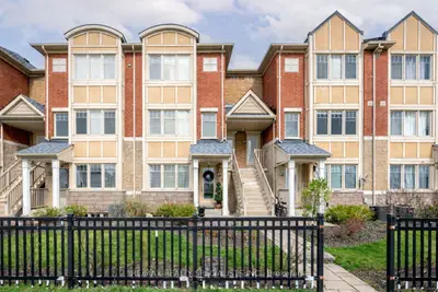 Condo Townhouse in Mississauga