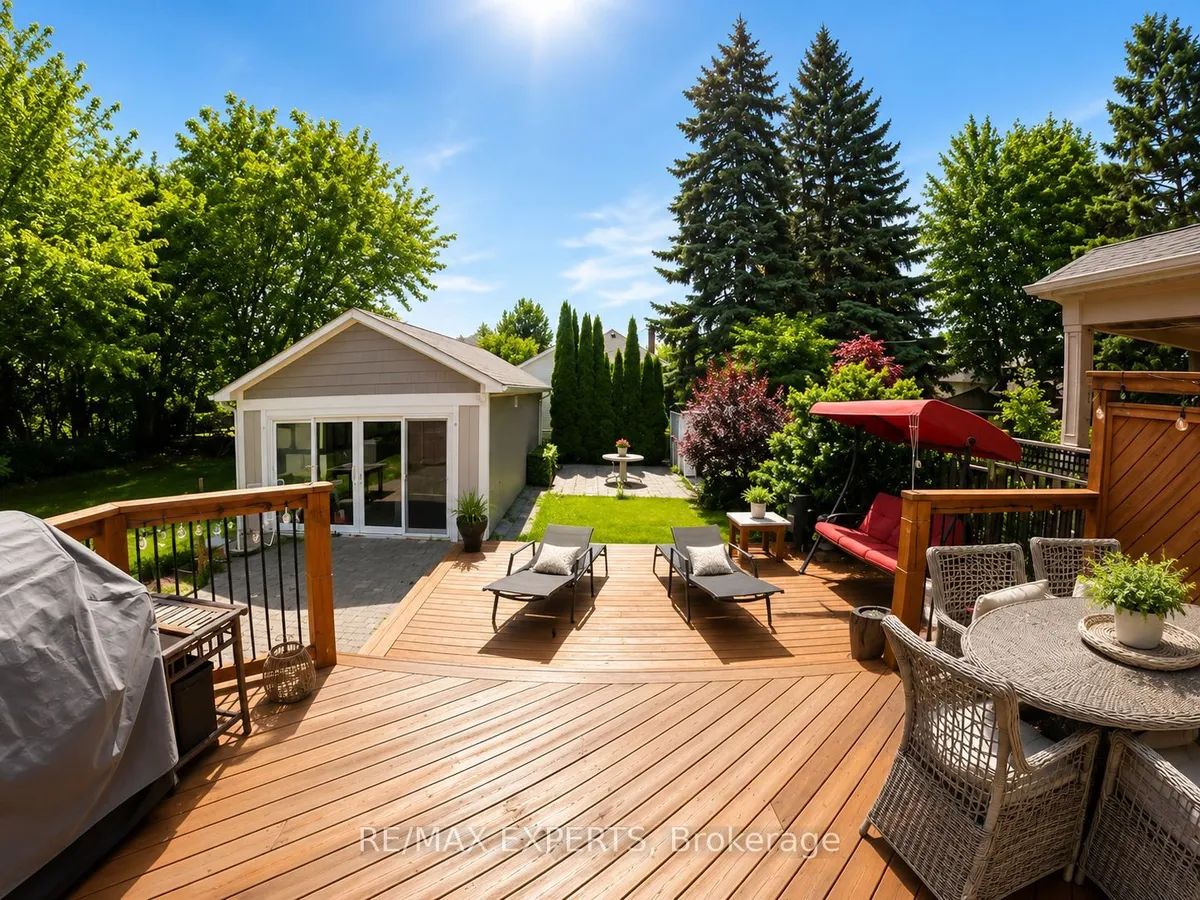 10 Lady Bank Road, Toronto, On M8z 4j5