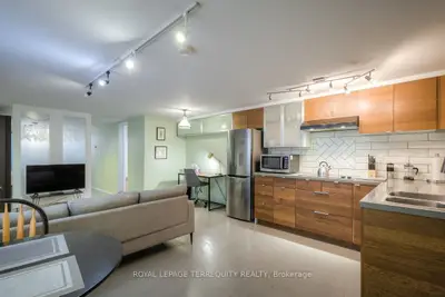 26a Scarlett Road Bsmt, Toronto W03, On M6n 4k1