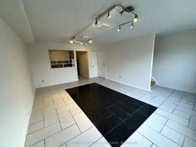 3071 Hurontario Street 1, Mississauga, On L5a 4e4