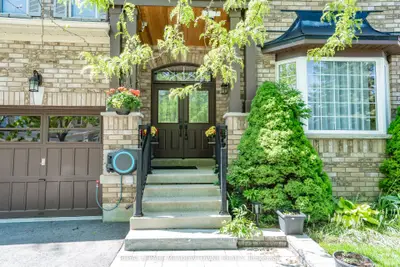 26 Emperor Drive, Brampton, On L6p 1x5