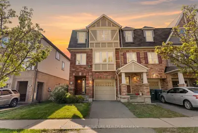 Att/Row/Townhouse in Brampton
