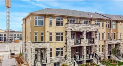 Att/Row/Townhouse in Brampton