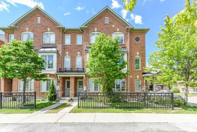 Att/Row/Townhouse in Brampton