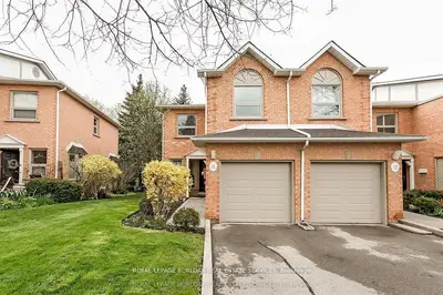 Condo Townhouse in Oakville