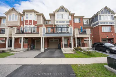 Att/Row/Townhouse in Brampton