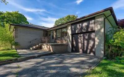 Detached in Oakville