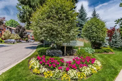 1855 Maple Ridge Drive 35, Mississauga, On L4w 2n7