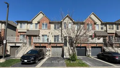 Att/Row/Townhouse in Burlington
