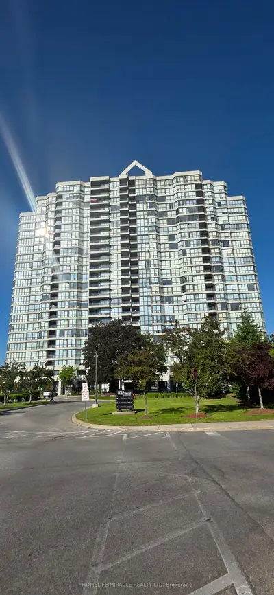 3 Rowntree Road 1211, Toronto W10, On M9v 5g8