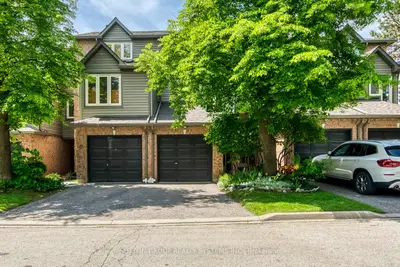 Condo Townhouse in Mississauga