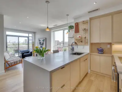 2495 Dundas Street W 712, Toronto W02, On M6p 1x4