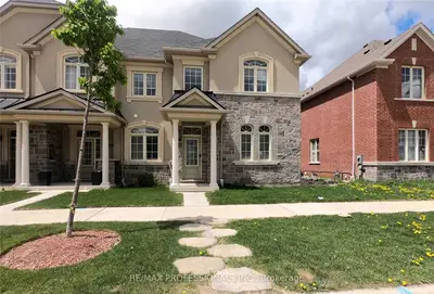 Att/Row/Townhouse in Brampton